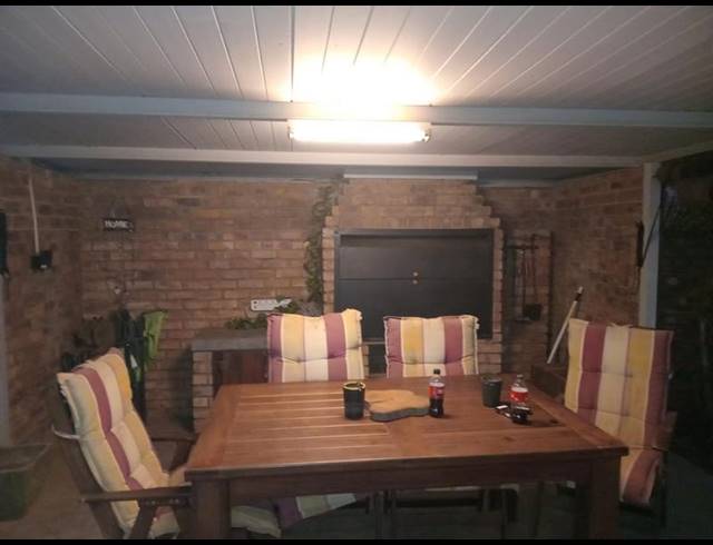 2 BEDROOM TOWNHOUSE FOR SALE IN SILVERTON